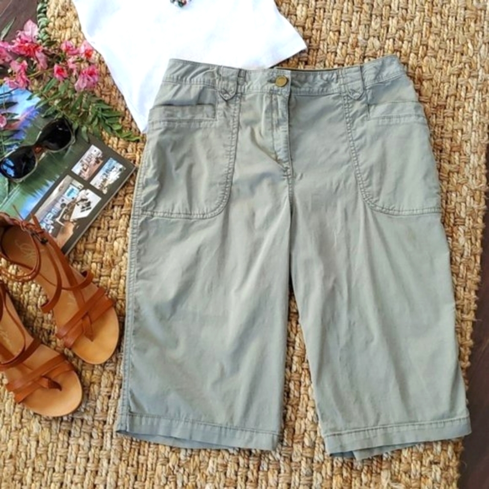 Chico's Women's Long Bermuda Shorts Capri Pants Sage Green Size 8 Lightweight